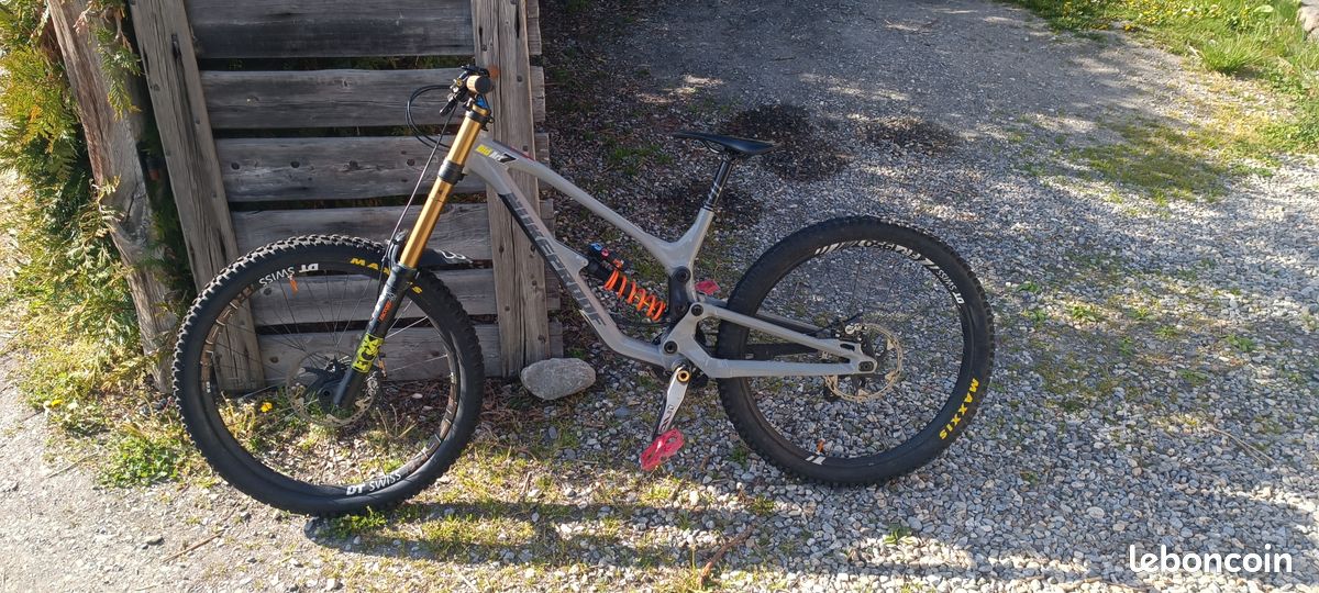 VTT DH NUKEPROOF taille L 200 mm débattement (image 1)