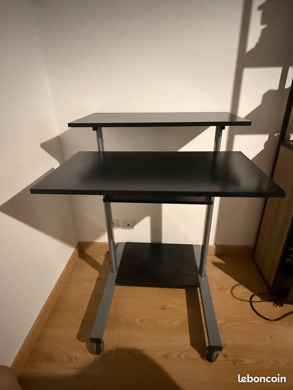 Bureau avec la hauteur réglable manuellement (image 1)