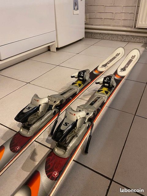 Skis (image 1)