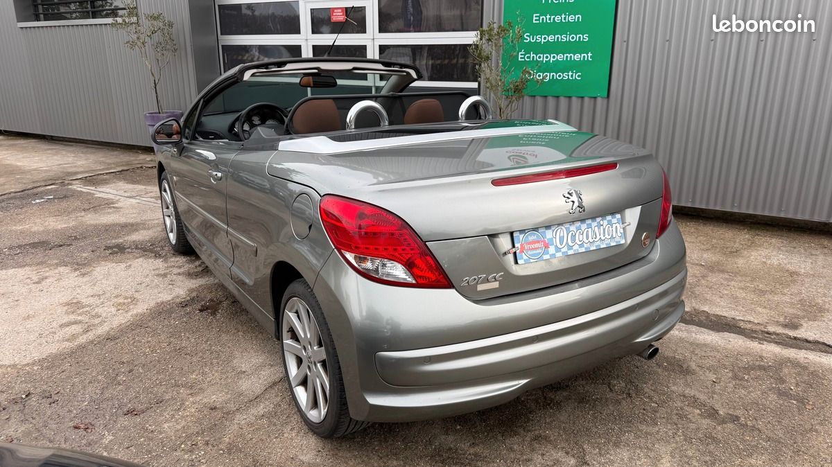 Peugeot 207 CC 1.6 120 Chx ROLAND GARROS GPS cuir 11/2011 revisé garantie (image 2)