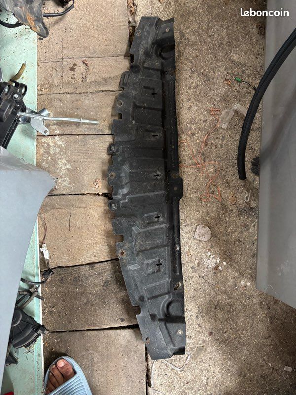 Déflecteur sous pare choc avant Mazda 3 (image 1)