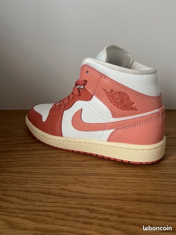 Baskets Streetwear Lifestyle WMNS Nike Air Jordan 1 Mid Madder Root Taille 7.5 38,5 Neuf (image 14)