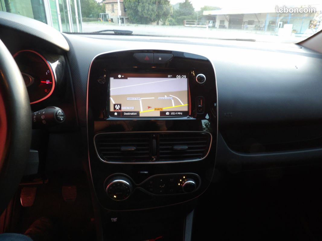 Renault clio estate (image 8)