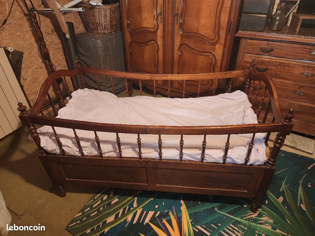 Lit enfant ancien (image 1)