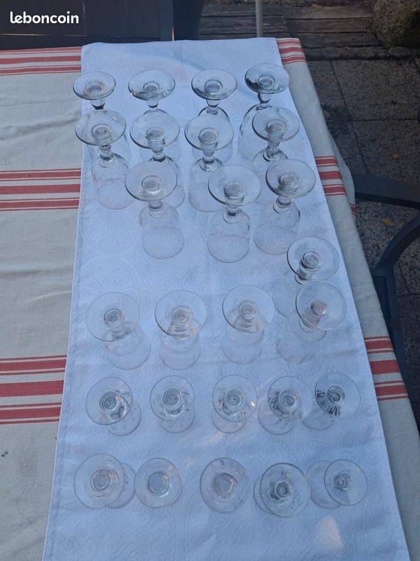 Vends lot verres à pied anciens 10 petits 5 moyens 11 grands (image 4)