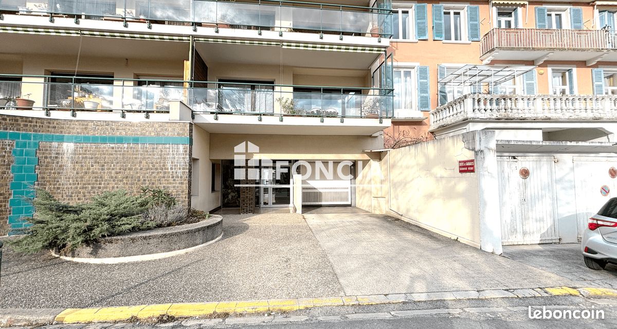 Parking 10 m² · à Voiron · 10 m² · 65 €/mois