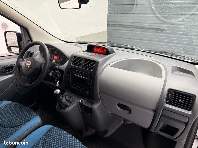 Fiat Scudo II 2.0 MJTD 130 ch • FOURGON LONG • 2012 3 places CLIM/REGULATEUR/ATTELAGE (image 3)
