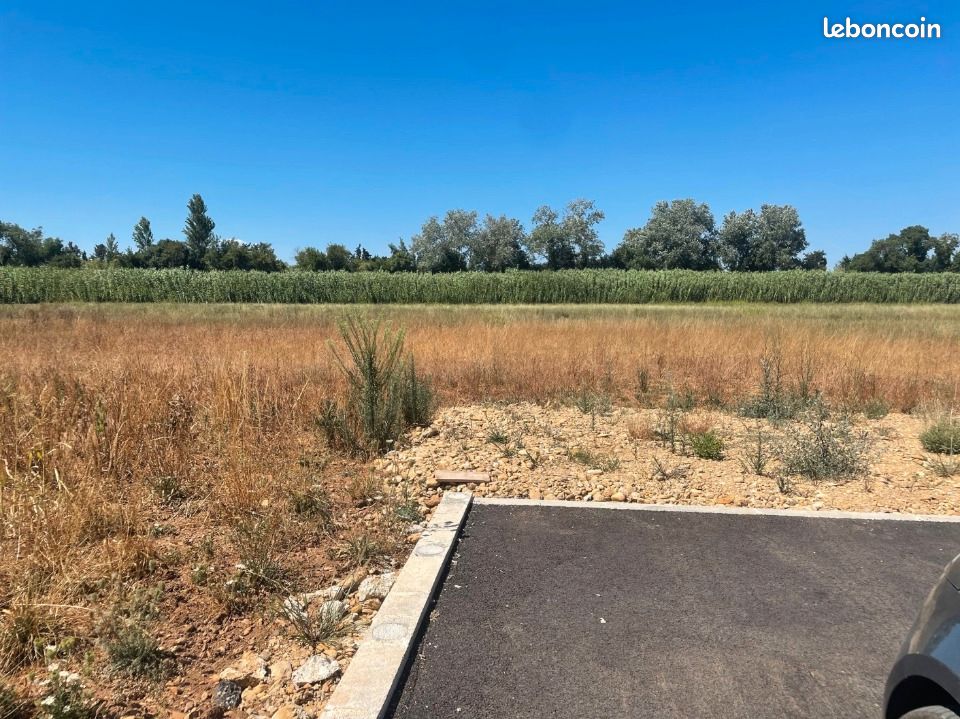 Terrain 1 070 m² Saint Martin De Crau · à Saint-Martin-de-Crau · 229 000 €