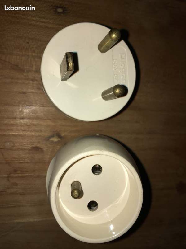 Adaptateur broche LEGRAND 16A vers 20A (image 1)