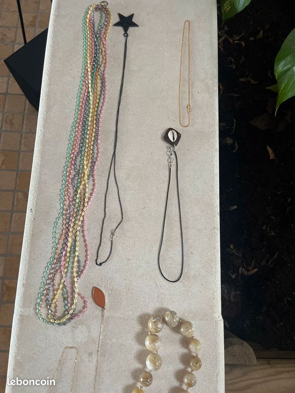 Lot de bijoux fantaisie (image 4)