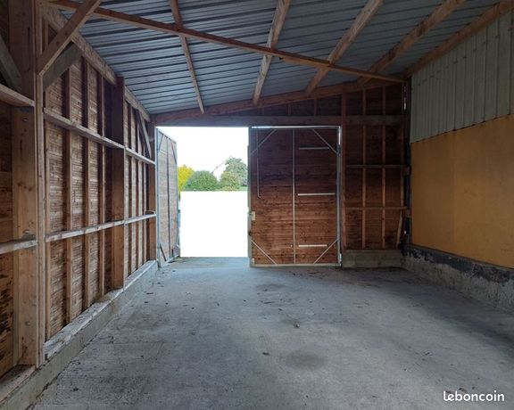 Grand local de stockage accès PL 24/24