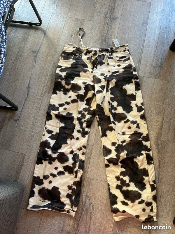 Jean loose motif vache Vêtements