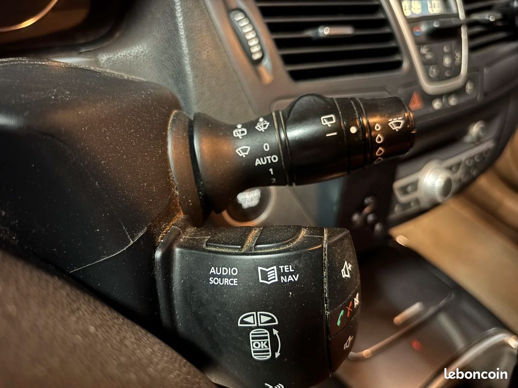 Renault LAGUNA III Black Edition Carminat (image 16)