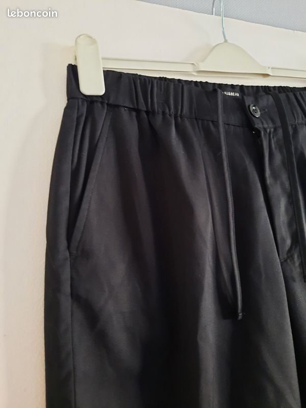 Pantalon Homme couleur noir marque Pull and Bear taille L (image 2)