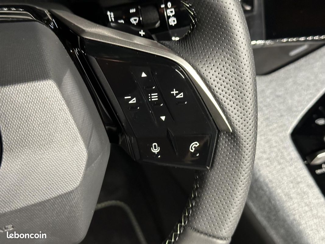 PEUGEOT 5008 1.2i Hybrid 145 e-DCS6 GT 360 7PL (image 30)
