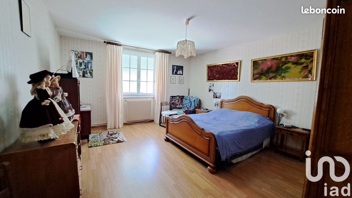 Maison 6 pièces 178 m² - Gensac-la-Pallue 16130 (image principale 5)