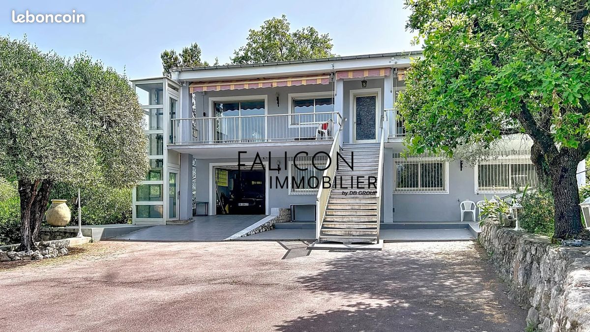 Maison 8 pièces 320 m² · à Tourrette-Levens · 320 m² · 990 000 €