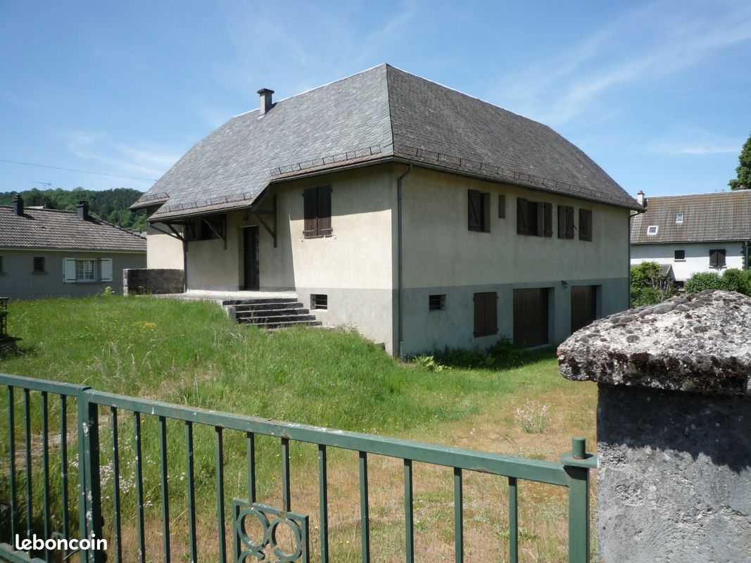 Maison 7 pièces 165 m² · à Riom-Ès-Montagnes · 165 m² · 240 000 €