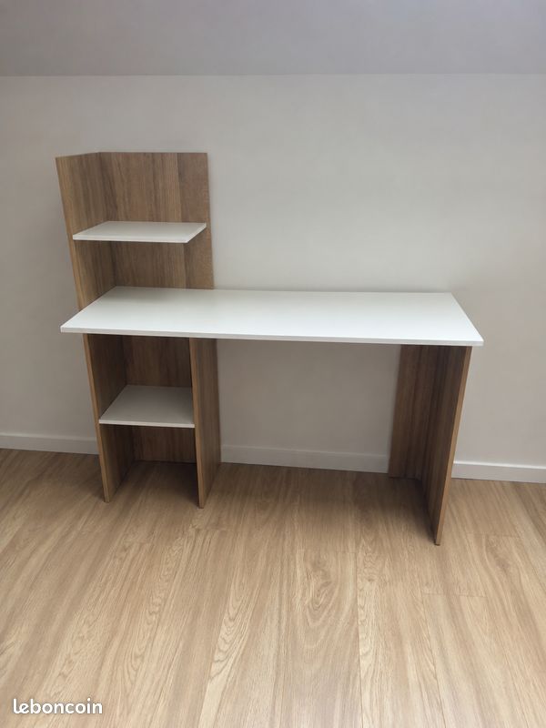 Bureau (image 1)