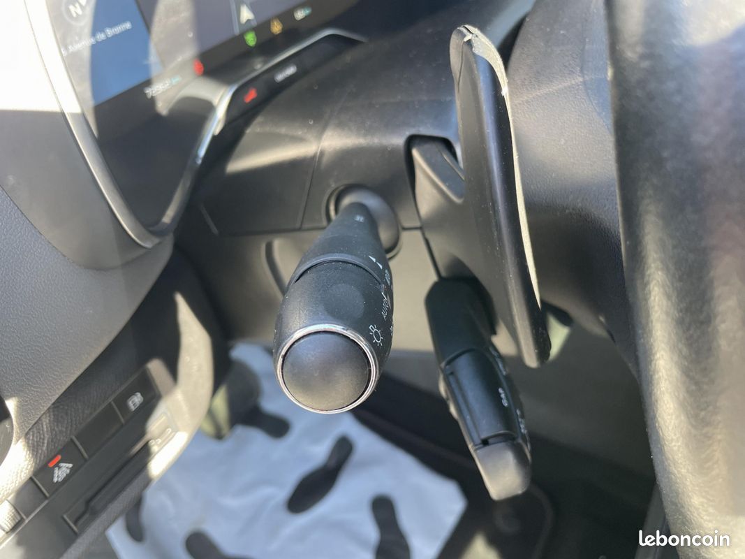Citroën C5 Aircross Hybrid 225 ë-EAT8 C-Series (image 13)