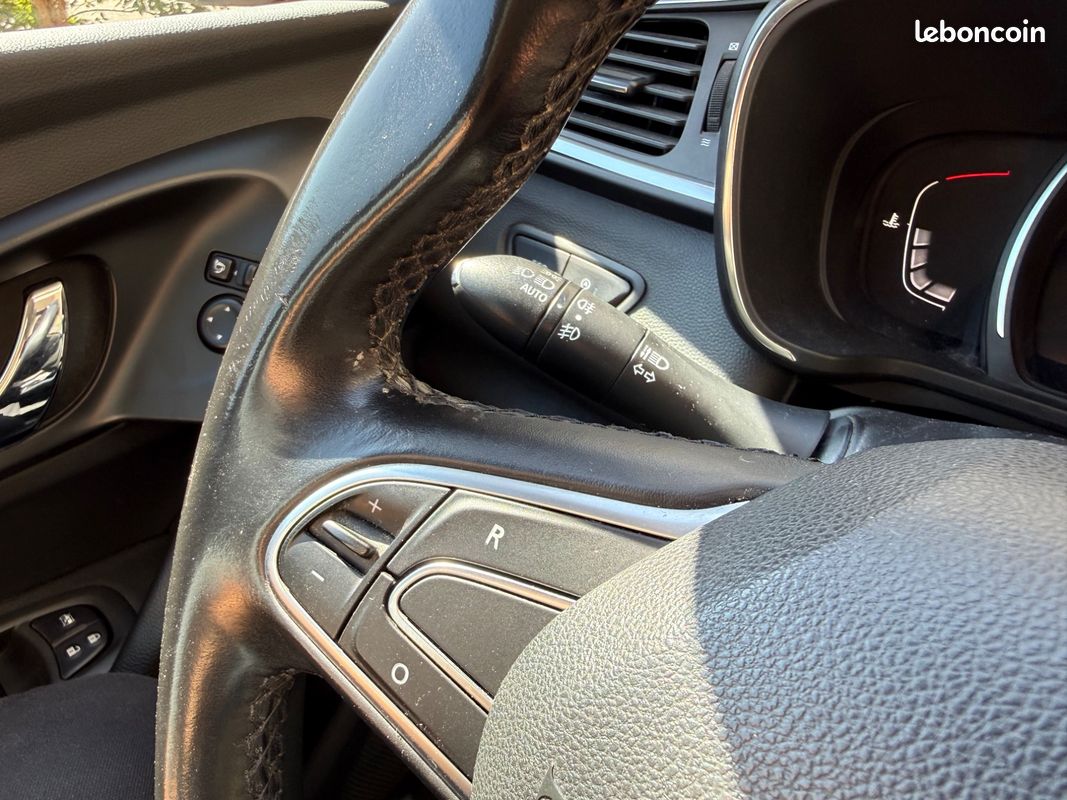 RENAULT KADJAR 1.2 TCE 130ch ENERGY INTENS BVA - TOIT PANORAMIQUE - SUIVI COMPLET - CAMERA - CARPLAY (image 21)