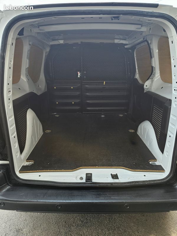 CITROEN BERLINGO 1.6 HDI 75 m 3PLACES (image 4)