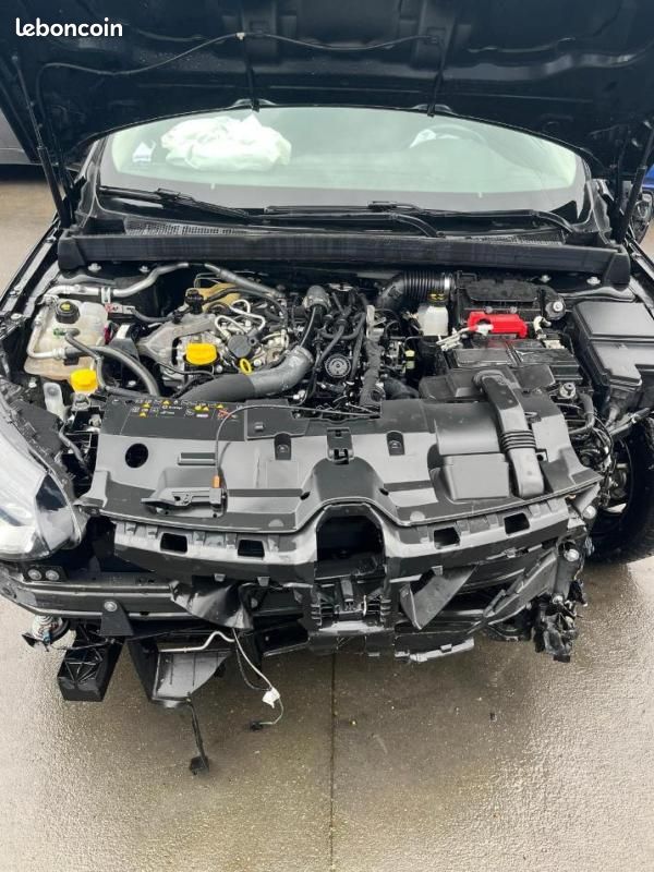 Renault Mégane IV Berline TCe 140 FAP Zen ACCIDENTEE (image 6)