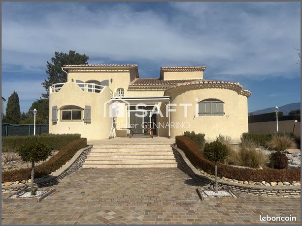 Propriété 5 pièces 213 m²