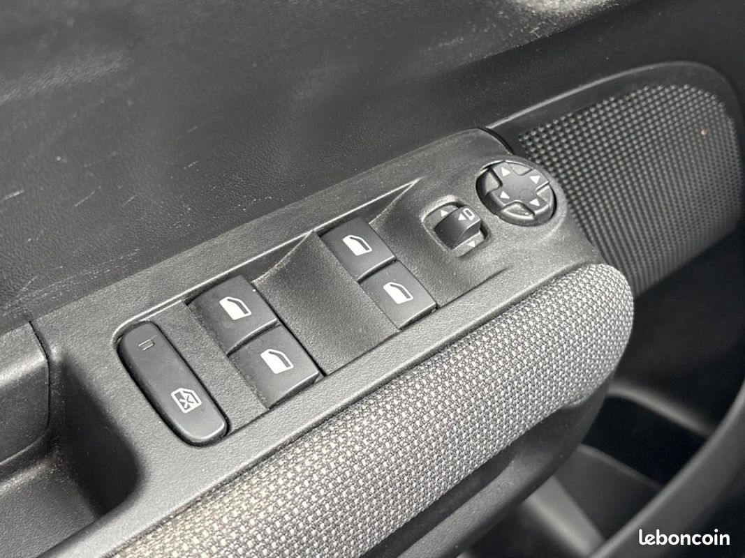 Citroen C3 Aircross PureTech 130ch S&S Shine Pack EAT6 (image 13)