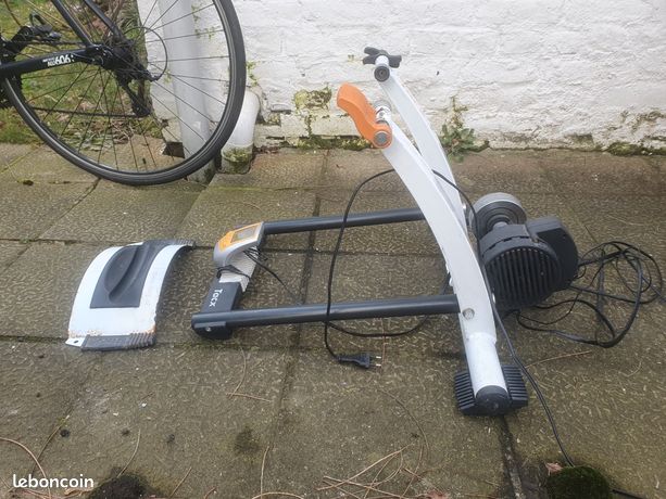 Bike Trainers Tacx Flow T1680 Home Trainer Tacx Flow Équipements Vélos