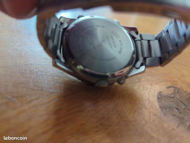 Montre Casio MTP-4700 Vintage - Lunette Rotative, Occasion En Bon état