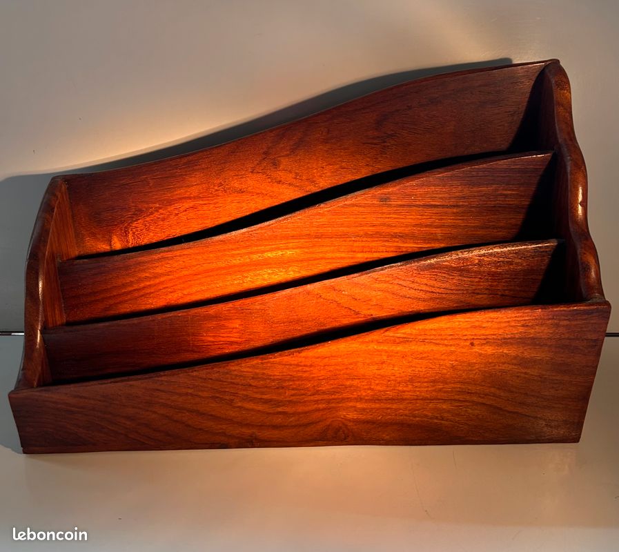 Titre de l'annonce : Trieur à Courrier / Porte-Documents Vintage en Bois Massif Sculpté 38 cm (image 1)