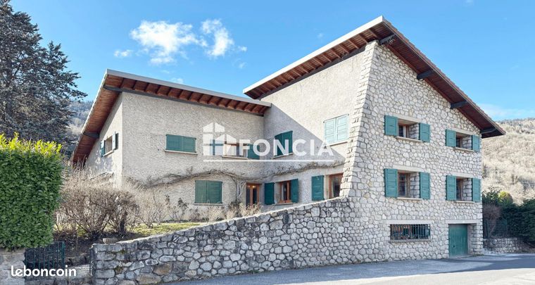 Villa 9 pièces 223 m²