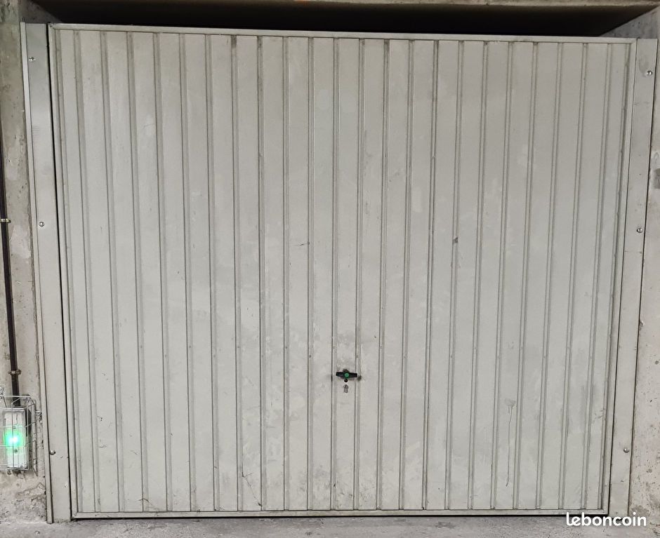 Parking/box VILLEURBANNE · 100 €/mois