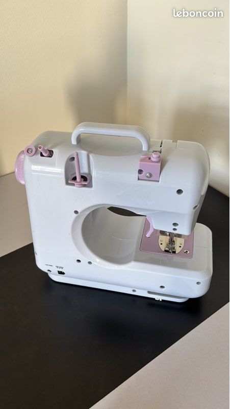 Machine à coudre (image 9)