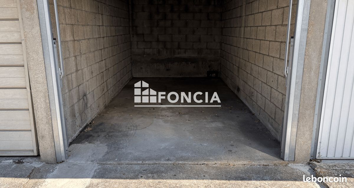 Parking · à Bourg-la-Reine · 396 €