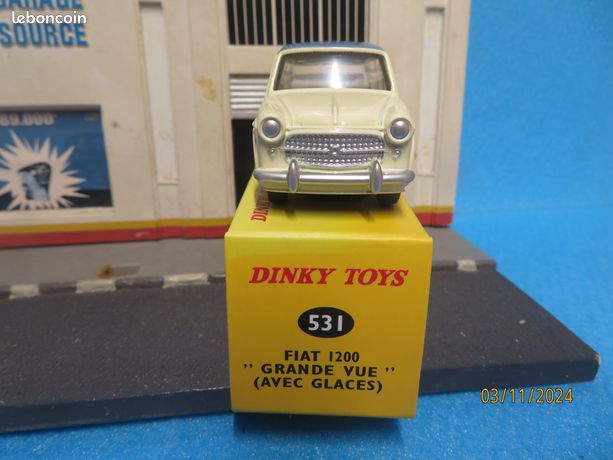 Dinky Toys / Atlas - Fiat 1200 Grande Vue Avec Glaces, Modèle 1:43 De 1960, Boîte Fermée