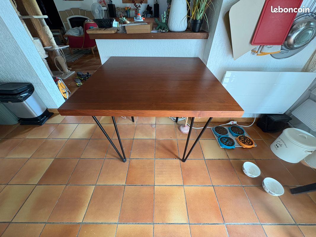 Table à manger carrée, esprit vintage, Watford, Noyer (image 1)