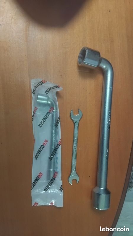 Clé à pipe 21 et 10 et clé dou le 8/10 (image 2)