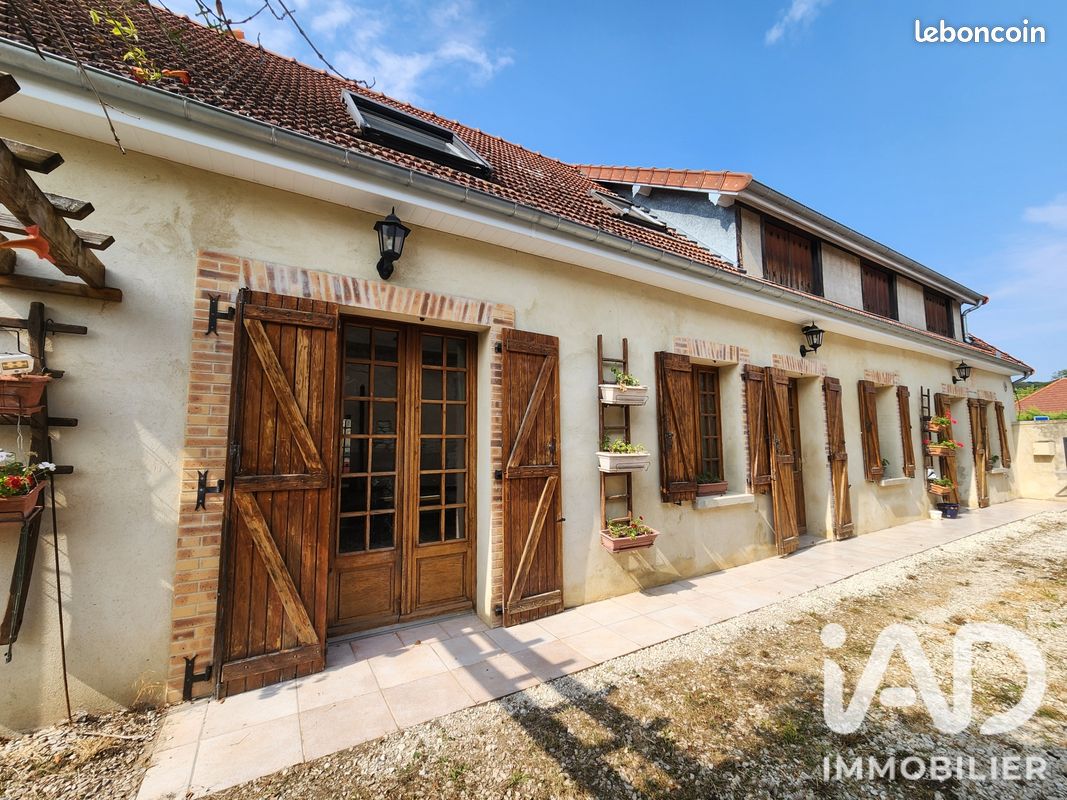 Maison 5 pièces 157 m² · à Estissac · 157 m² · 179 000 €