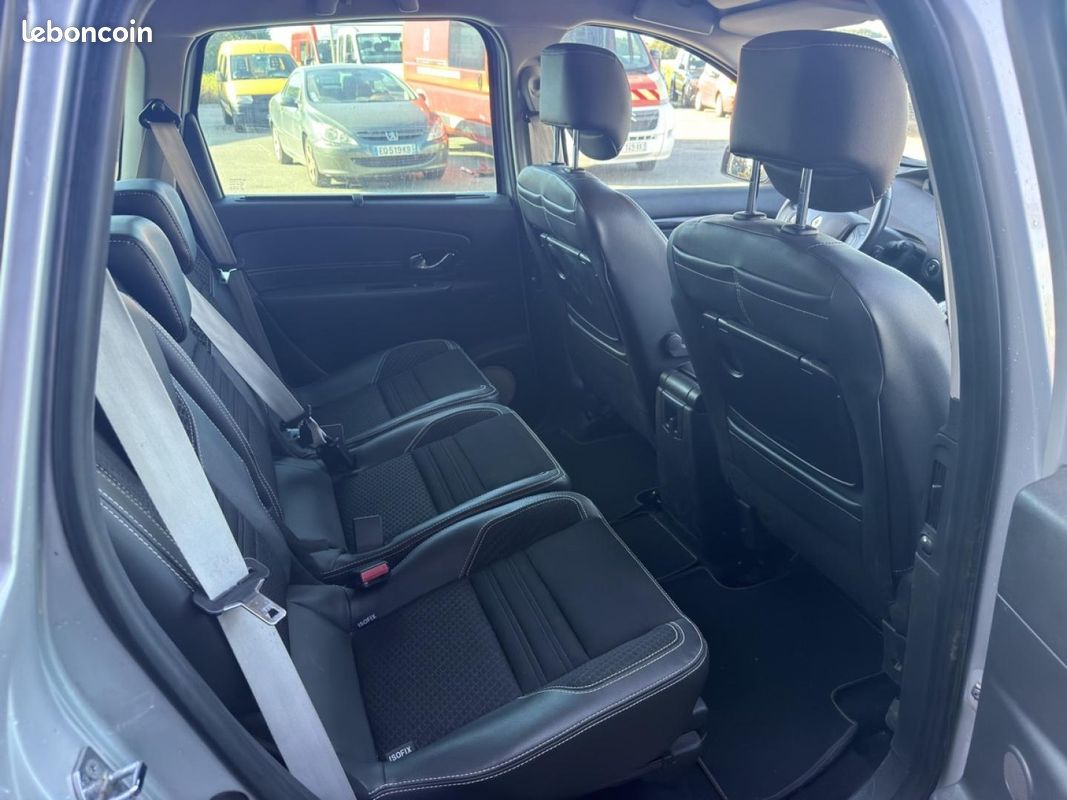 Renault Grand Scenic 1.5 dCi 110ch Bose EDC Euro6 7 places "Boite Automatique" (image 20)