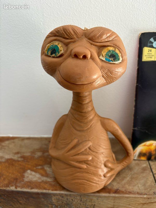 Millésime 1982 Mini figurine LJN en PVC pour film L'extraterrestre lisant un livre - Carte neuve - France