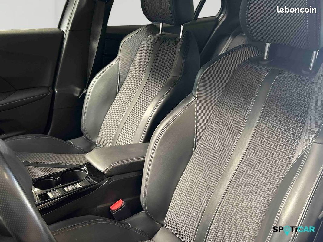PEUGEOT 2008 PureTech 130 S&S EAT8 GT (image 12)