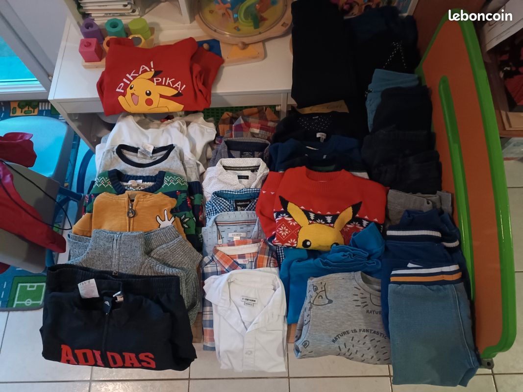 Lot de vêtements 4-5 ans pantalon, tee-shirt, pull (image 1)