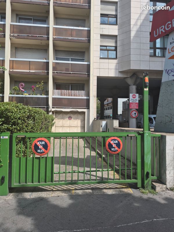 Place de parking sécurisée 119 rue d'Avron Paris 20 (image 1)