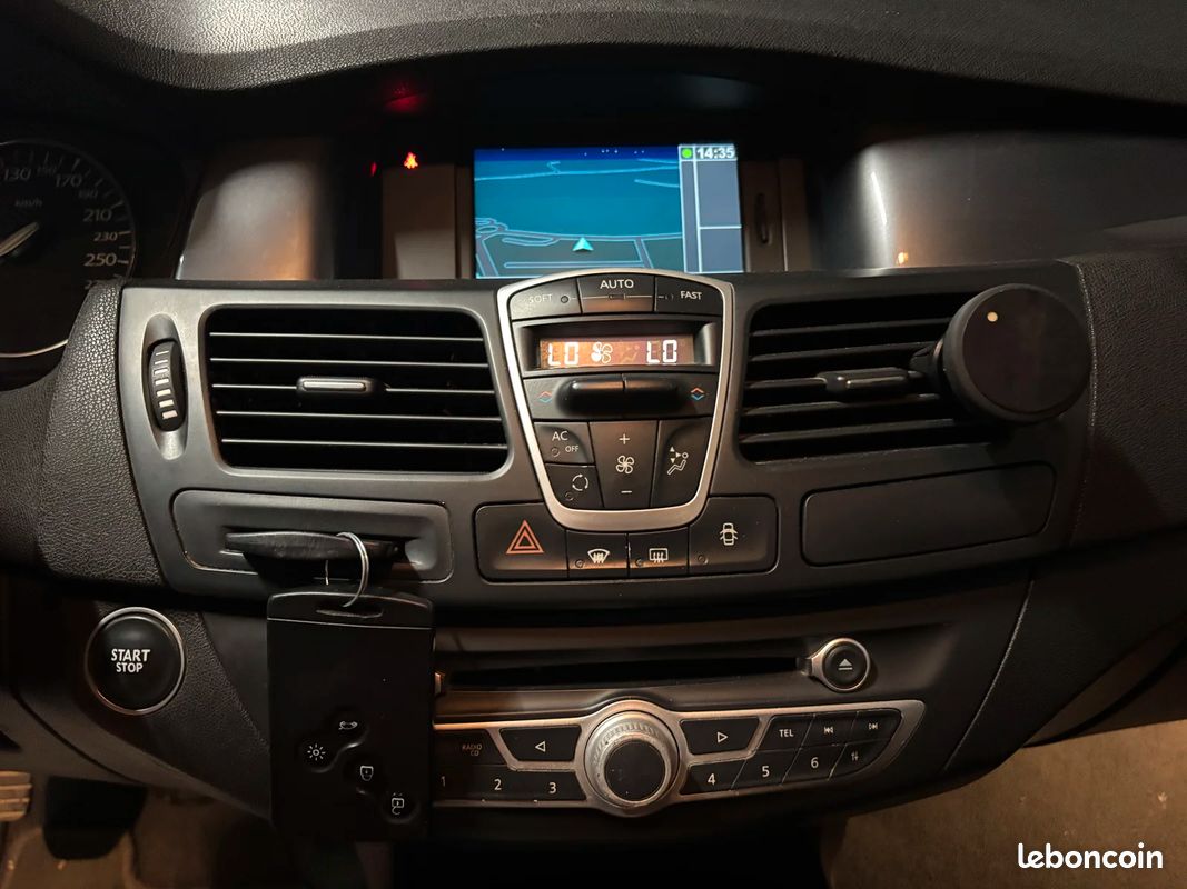 Renault LAGUNA III Black Edition Carminat (image 21)
