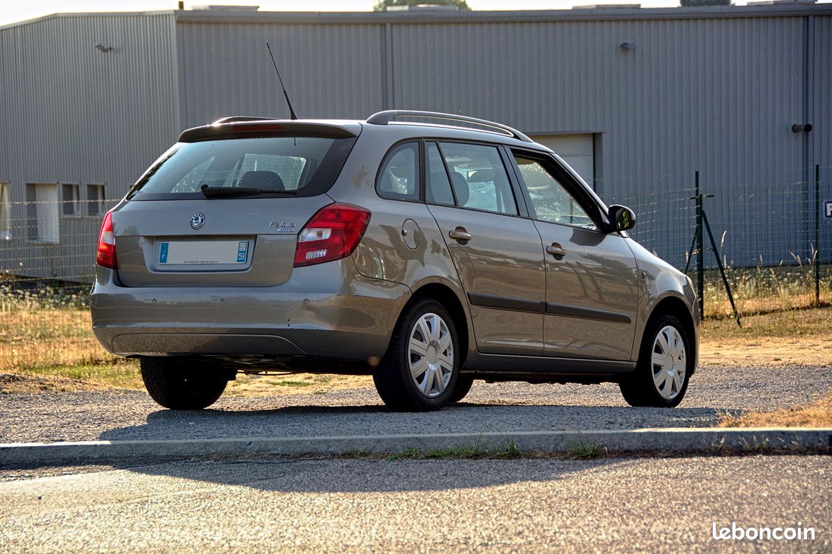 Skoda Fabia 1.2L 70CH / DISTRIBUTION PAR CHAINE / Garanties 12 Mois / Compatible ETHANOL (image 2)