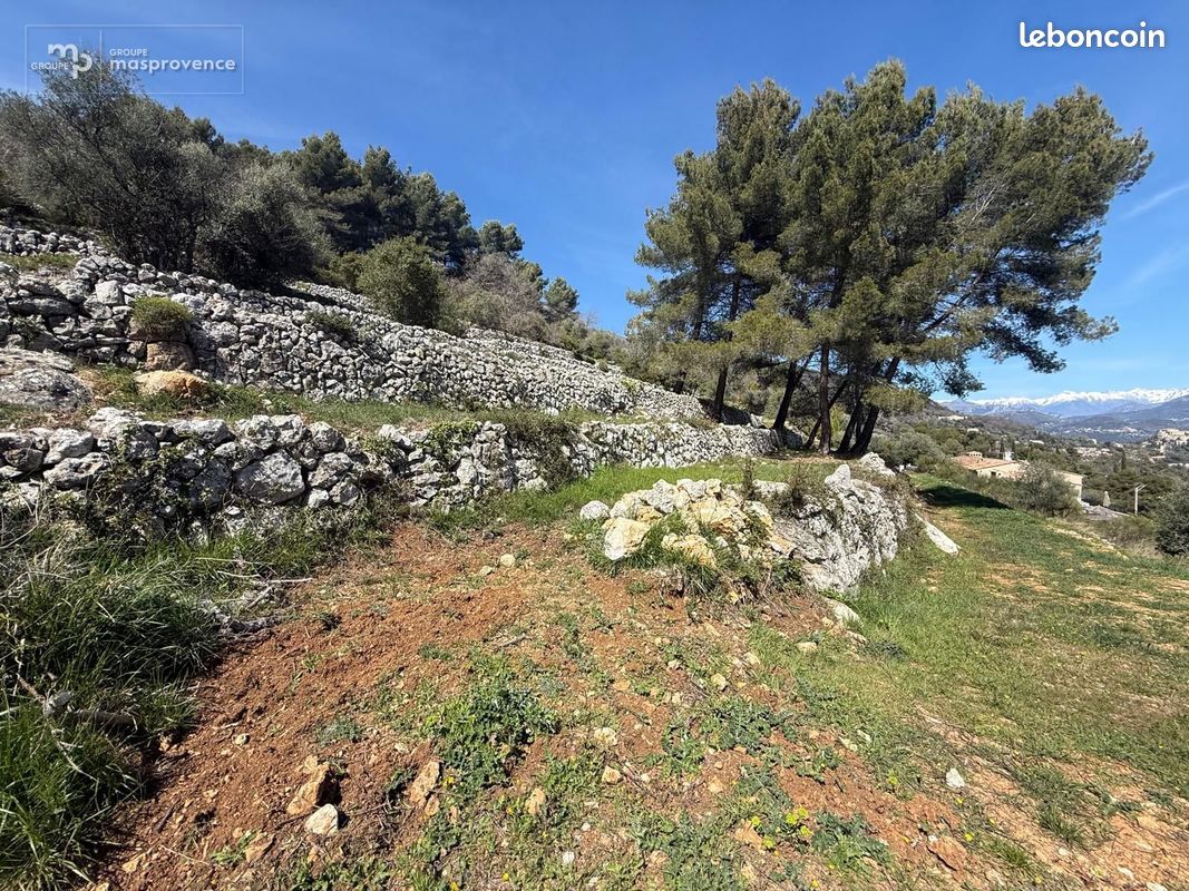 Terrain 1400 m² · à Carros · 640 000 €