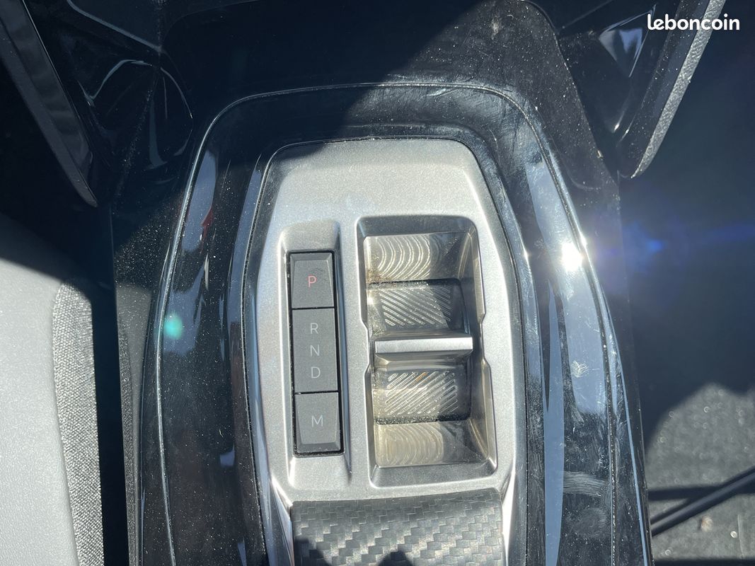 Peugeot 2008 1.2 HYBRID 145CH ALLURE E-DCS6 (image 20)