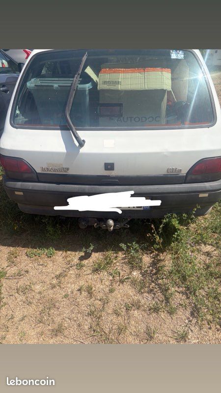 Clio 1 (image 1)